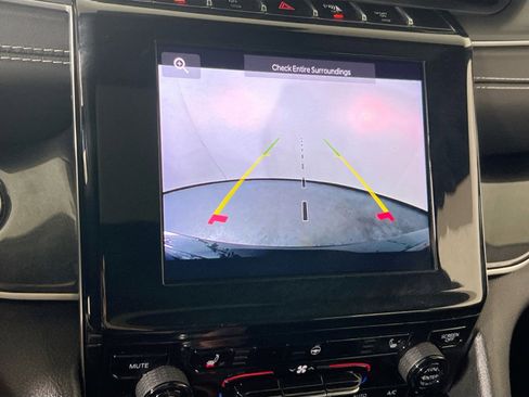 Used 2023 Jeep Grand Cherokee Altitude image 13