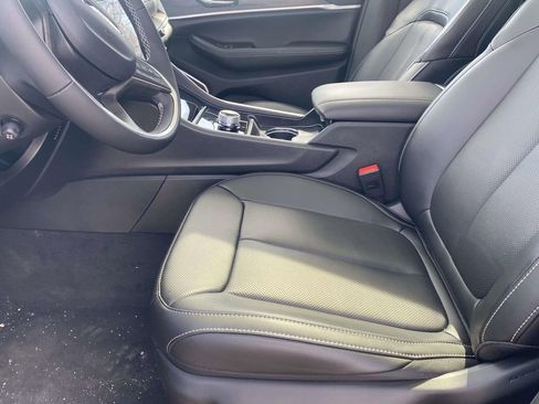 New 2026 Jeep Grand Cherokee Limited w/ Luxury Tech Group II RWD image 13