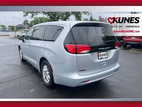 Used 2022 Chrysler Voyager LX FWD image 7