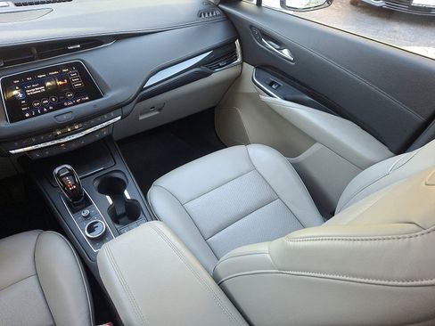 Used 2021 Cadillac XT4 Premium Luxury image 22