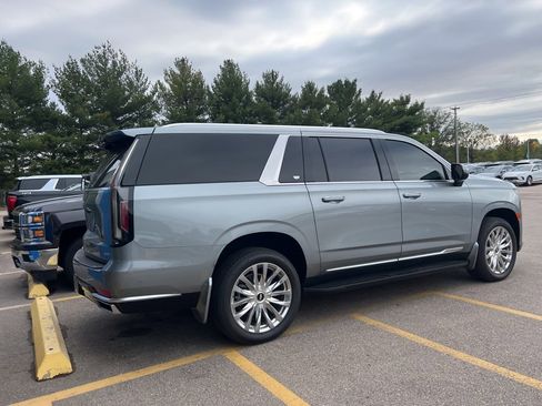 Used 2024 Cadillac Escalade ESV Premium Luxury image 8