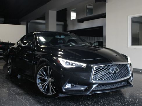 Used 2019 INFINITI Q60 3.0t Luxe w/ Essential Package image 32