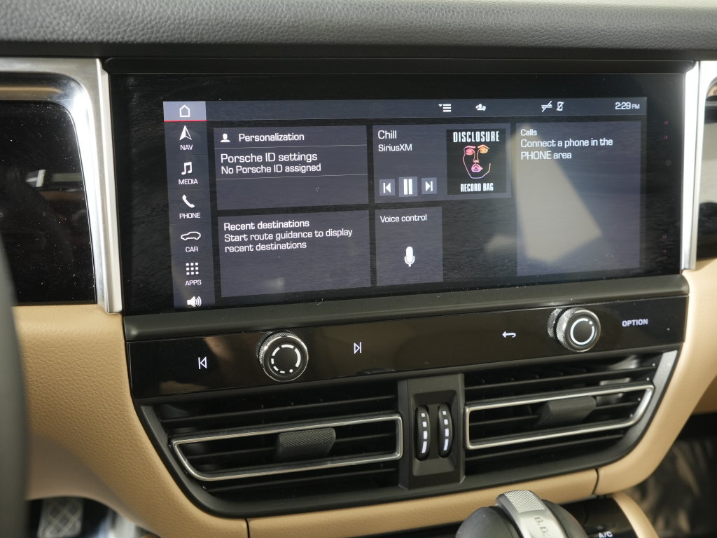 Certified 2024 Porsche Macan w/ Premium Plus Package AWD/4WD image 32