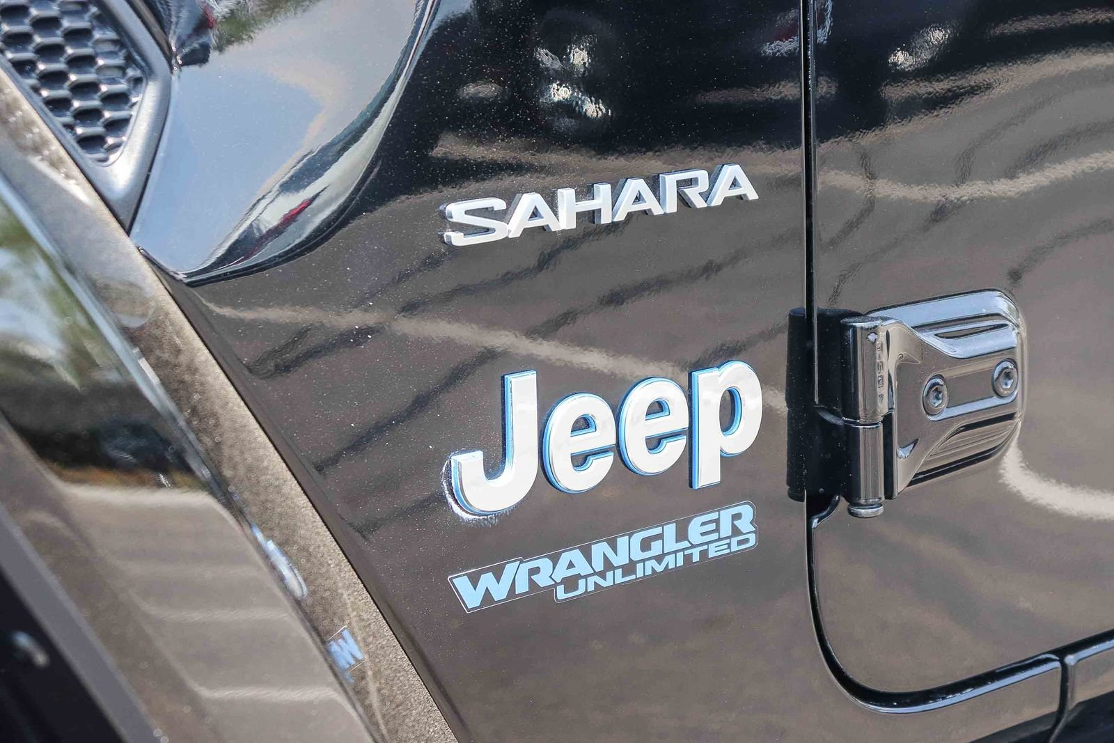 Used 2022 Jeep Wrangler Unlimited Sahara w/ Cold Weather Group AWD/4WD image 13