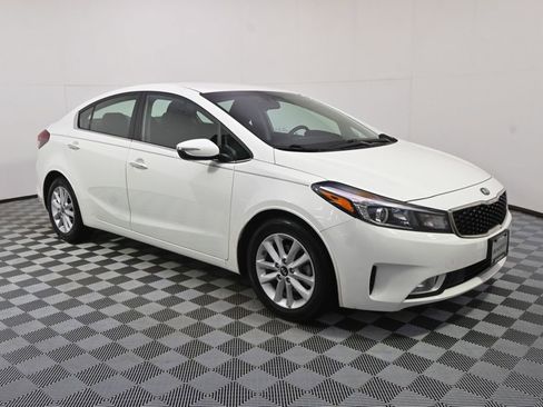 Used 2017 Kia Forte S w/ S Technology Package FWD image 8