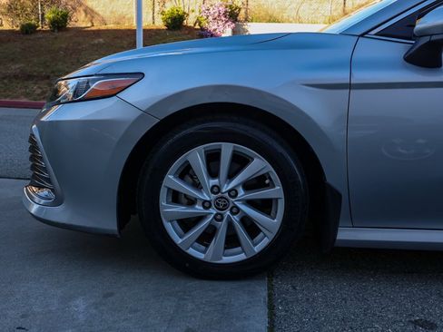 Used 2022 Toyota Camry LE image 11