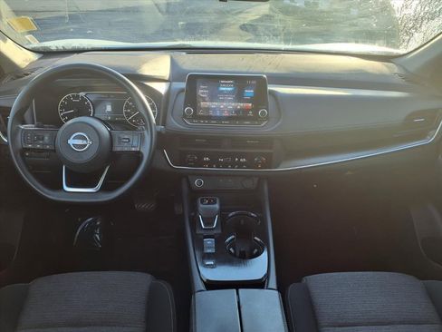 Used 2023 Nissan Rogue SV image 3
