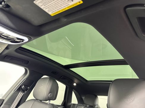 Certified 2025 Porsche Macan image 16