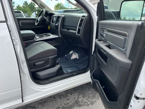 Used 2023 RAM 1500 Classic SLT w/ Trailer & Traction Group AWD/4WD image 31