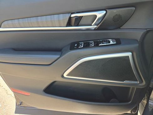 Certified 2025 Kia Telluride EX image 16