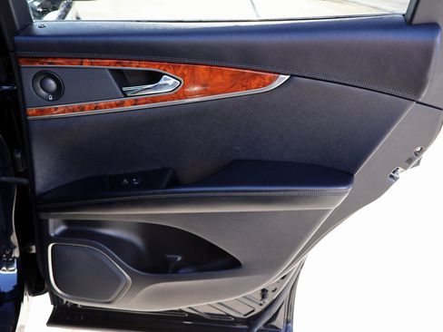 Used 2019 Lincoln Nautilus Reserve image 13