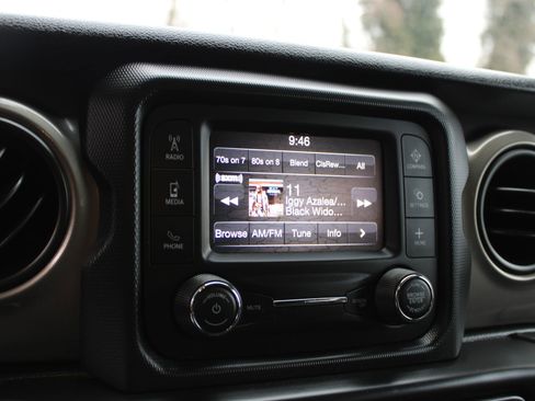 Used 2018 Jeep Wrangler Unlimited Sport S image 32