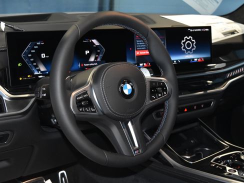 New 2026 BMW X7 M60i image 2