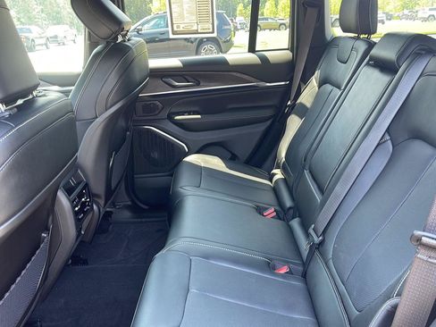 Used 2025 Jeep Grand Cherokee Overland AWD/4WD image 34