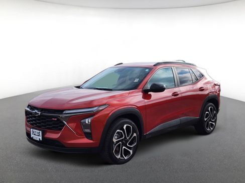 Used 2024 Chevrolet Trax RS w/ Sunroof Package image 2