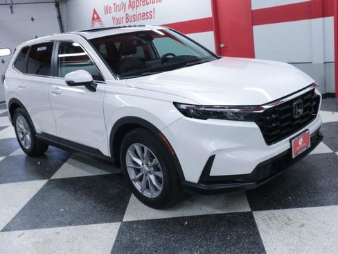 Used 2023 Honda CR-V EX image 3