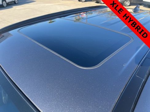 Used 2021 Toyota RAV4 XLE image 9