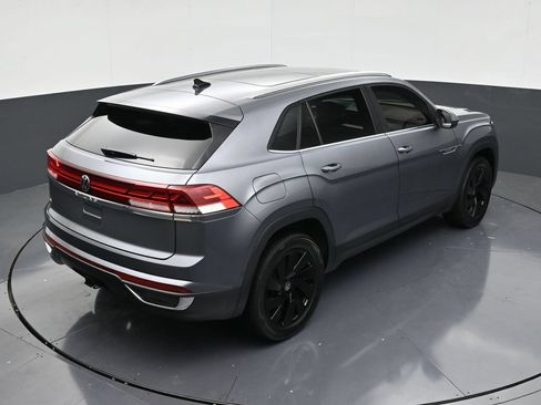 Used 2024 Volkswagen Atlas Cross Sport SE w/ Panoramic Sunroof Package FWD image 16