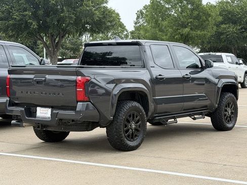 Used 2025 Toyota Tacoma TRD Sport AWD/4WD image 4