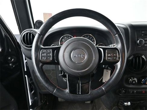 Used 2012 Jeep Wrangler Unlimited Sahara image 23