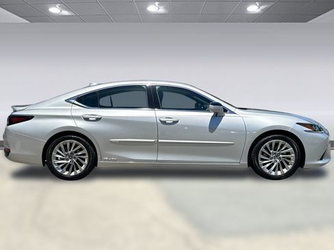 Used 2019 Lexus ES 300h w/ Accessory Package 2 FWD image 7