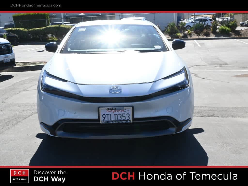 Used 2025 Toyota Prius XLE FWD image 2