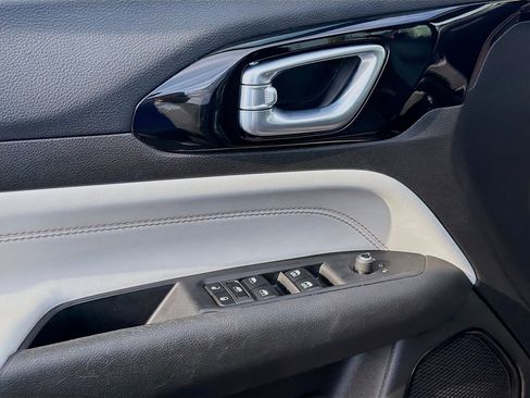 Used 2024 Jeep Compass Limited image 16