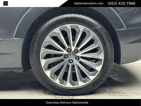 Used 2019 Audi e-tron Prestige w/ Prestige Package image 44