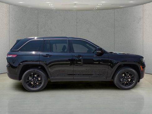New 2026 Jeep Grand Cherokee Altitude AWD/4WD image 3