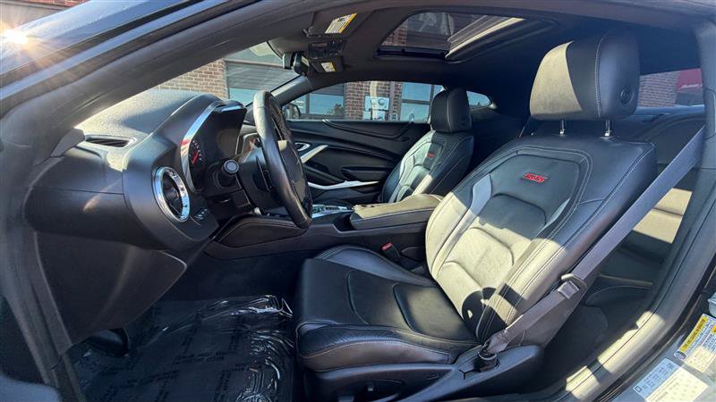 Used 2017 Chevrolet Camaro SS Coupe w/ 2SS RWD image 18