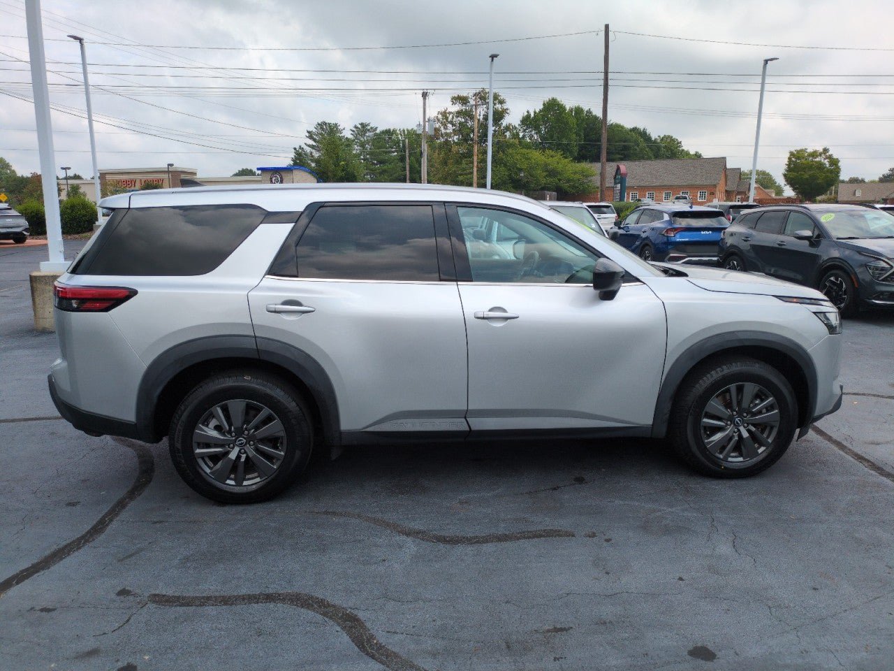 Used 2023 Nissan Pathfinder S AWD/4WD image 8