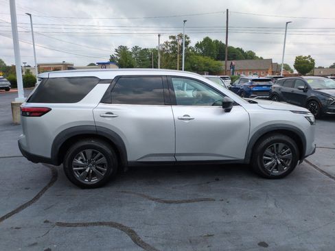 Used 2023 Nissan Pathfinder S AWD/4WD image 8