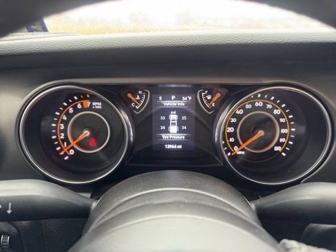 Used 2023 Jeep Gladiator Sport image 13