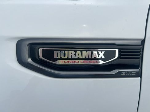 Used 2023 GMC Sierra 1500 AT4 w/ Technology Package AWD/4WD image 8