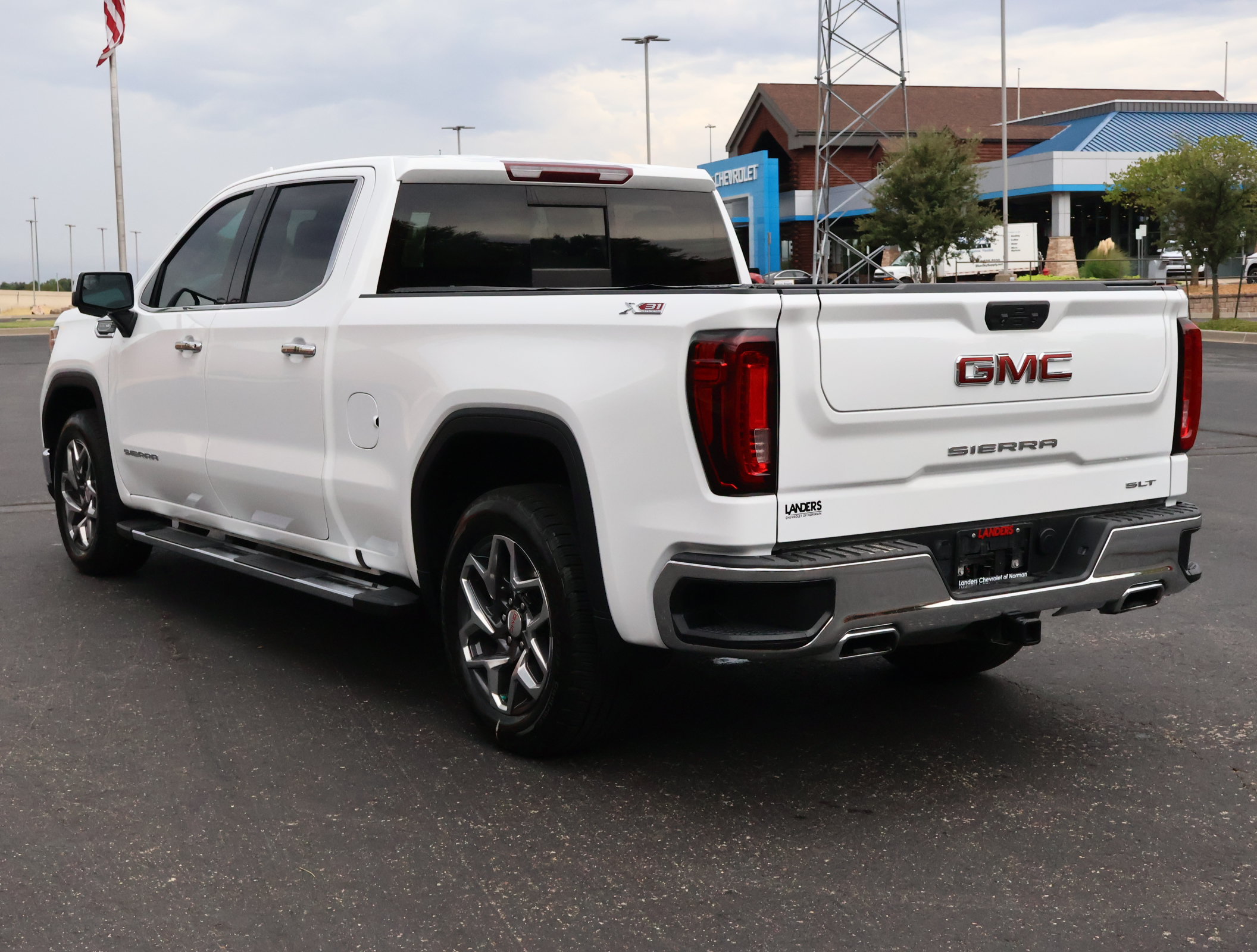 Used 2023 GMC Sierra 1500 SLT w/ SLT Premium Package AWD/4WD image 7