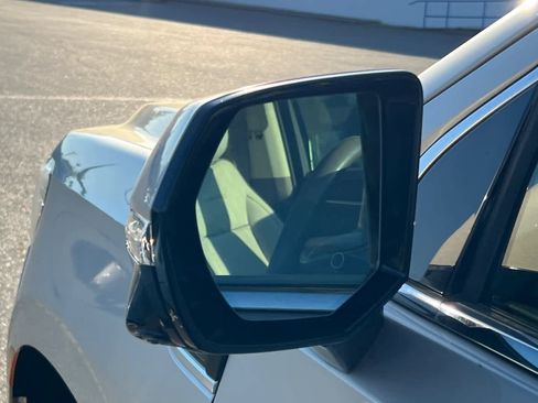 Used 2021 GMC Yukon Denali w/ Denali Premium Package image 8