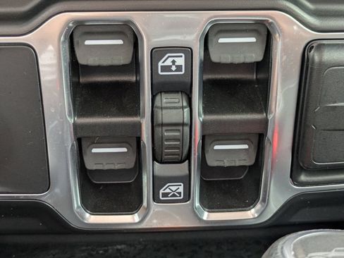 Used 2022 Jeep Gladiator Sport AWD/4WD image 25