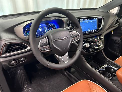 New 2026 Chrysler Pacifica Pinnacle FWD image 2