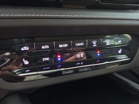 Used 2023 Buick Envision Essence FWD image 22