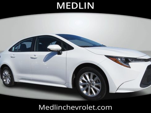 Used 2022 Toyota Corolla LE w/ LE Convenience Package image 1