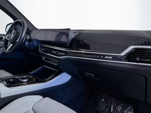 Used 2025 BMW X5 xDrive40i w/ M Sport Package image 31