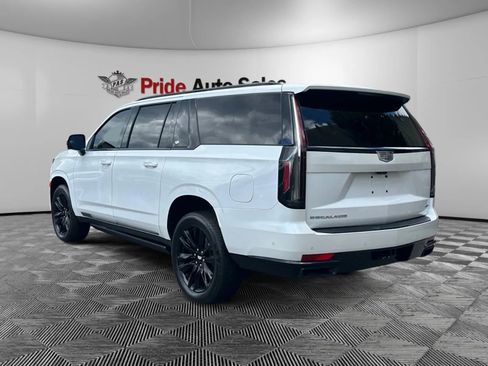 Used 2023 Cadillac Escalade ESV Sport AWD/4WD image 5
