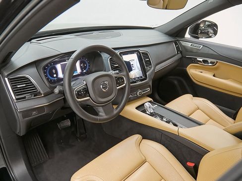 Certified 2023 Volvo XC90 B6 Ultimate w/ Protection Package Premier image 12