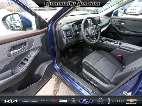 Used 2023 Nissan Rogue SV image 10