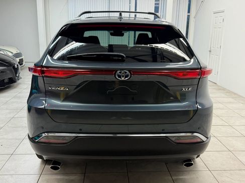 Used 2023 Toyota Venza XLE image 8