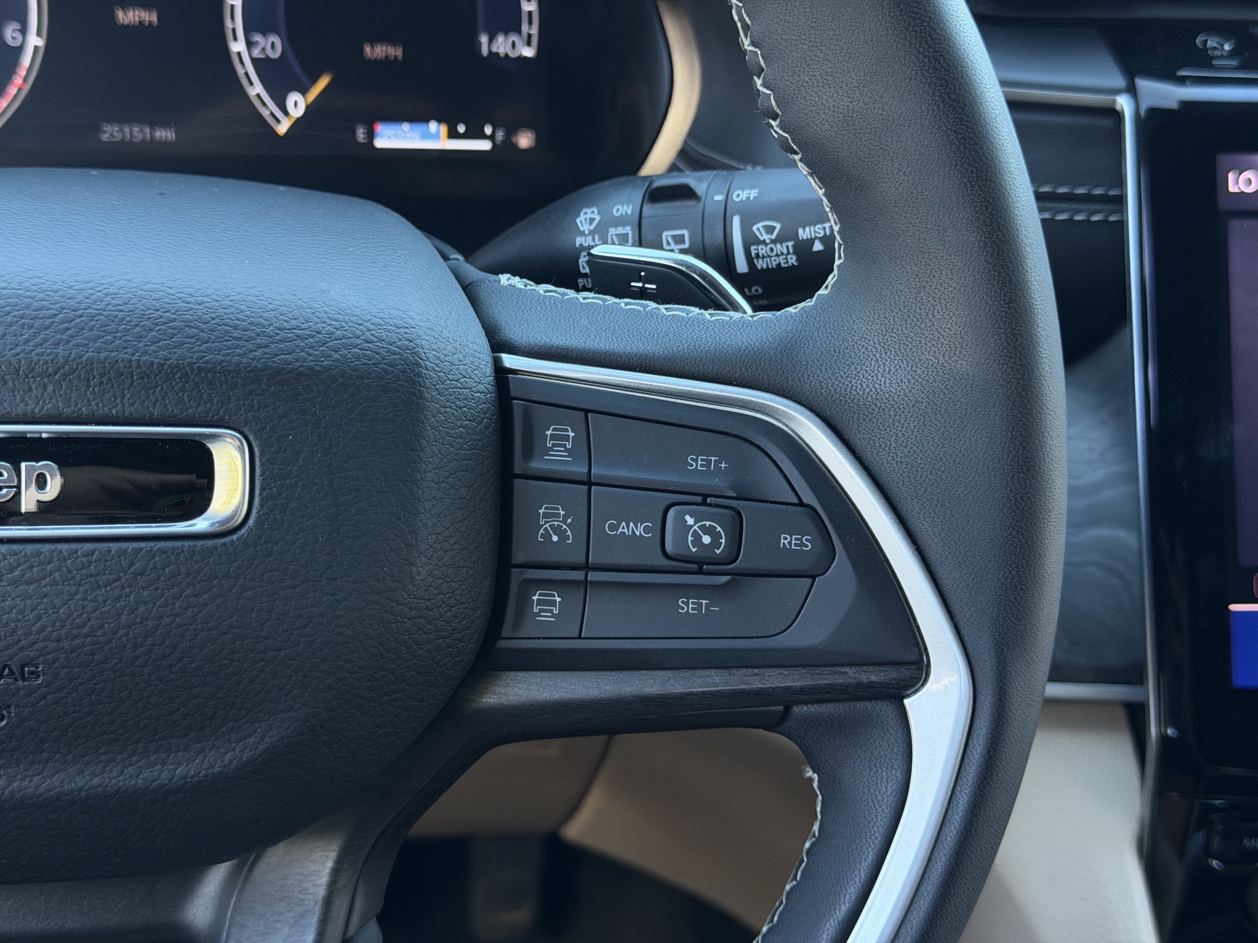 Used 2025 Jeep Grand Cherokee Limited w/ Luxury Tech Group II AWD/4WD image 19