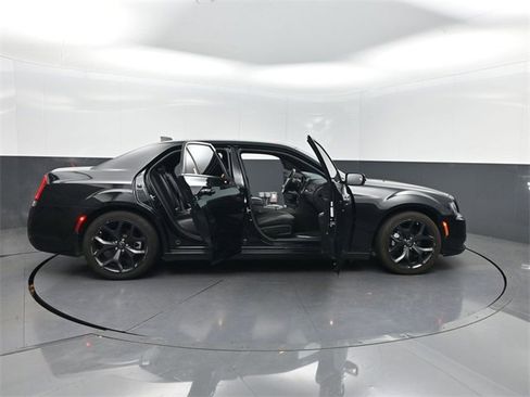 Used 2022 Chrysler 300 S image 39
