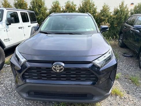 Used 2025 Toyota RAV4 XLE AWD/4WD image 2