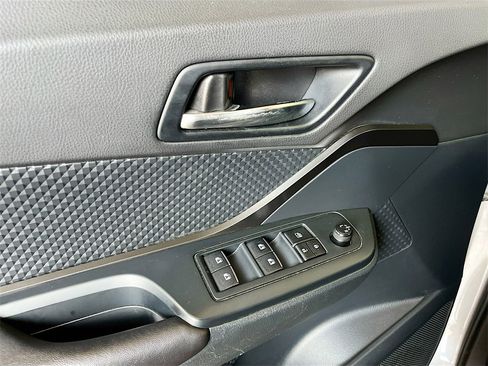 Used 2018 Toyota C-HR XLE image 17