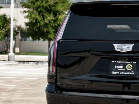 Used 2026 Cadillac Escalade V w/ LPO, ONYX Package AWD/4WD image 14